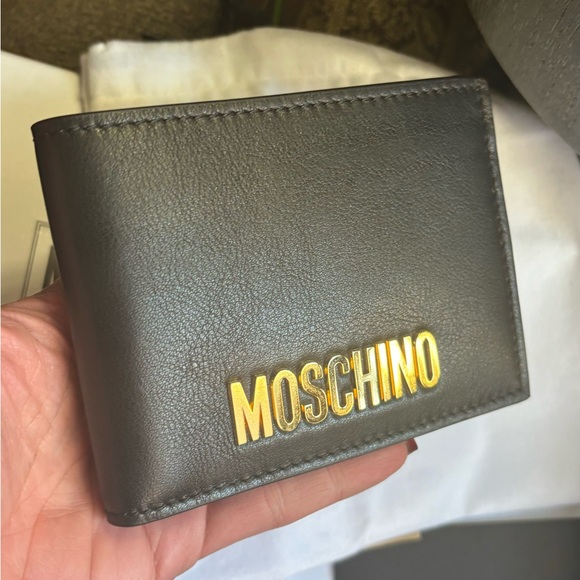 Authentic MOSCHINO Italian Leather logo Bifold wallet - Picture 3 of 16
